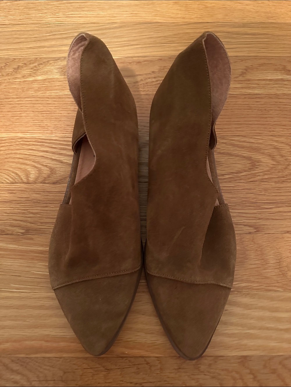 Free People Brown Suede Pointed-Toe Cutout Flats booties size 38 like new